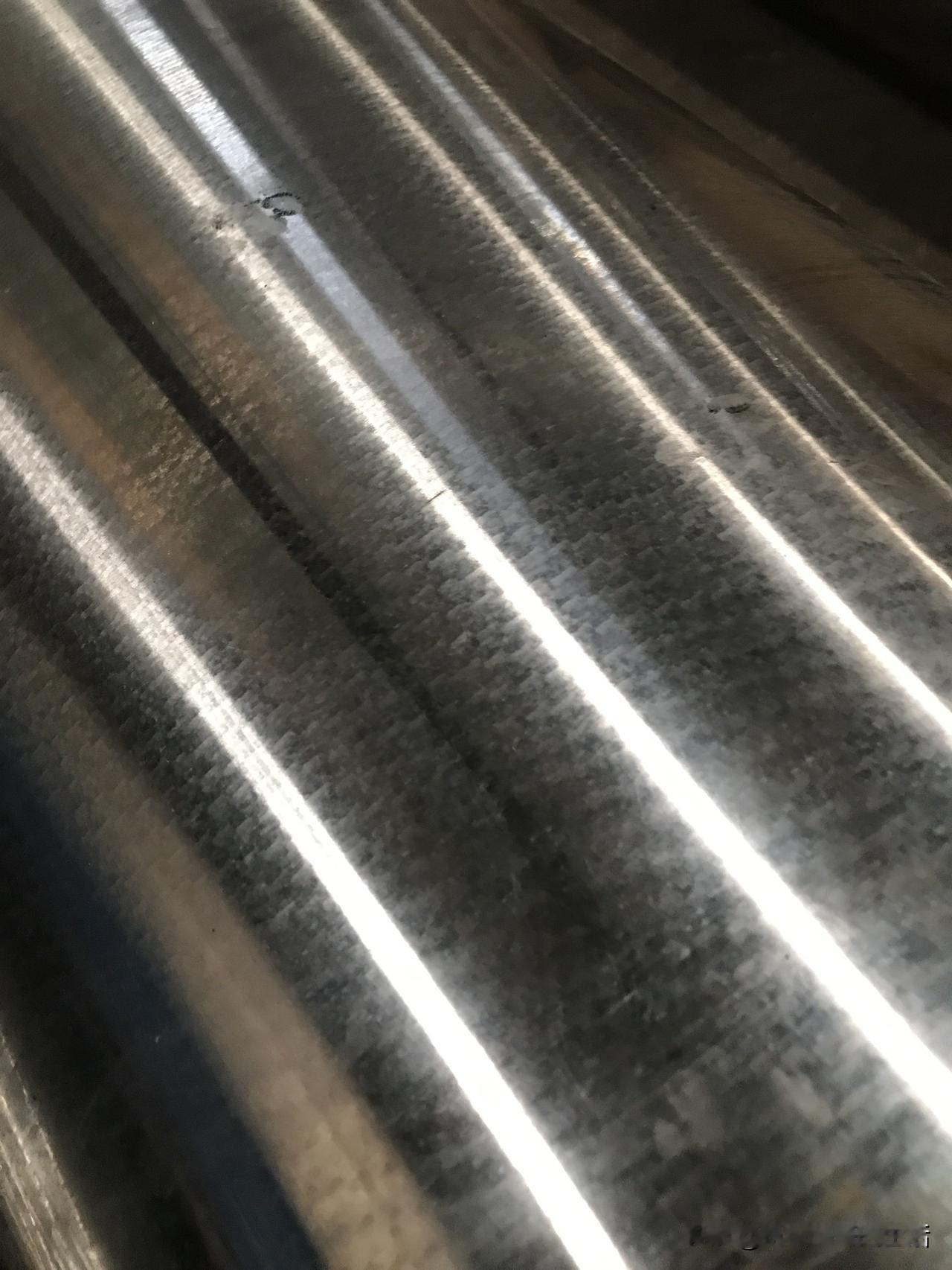 又是难啃的活！做了十多年的磨床师傅，老是搞一些难度系数高的手尾留给下一道工序，工