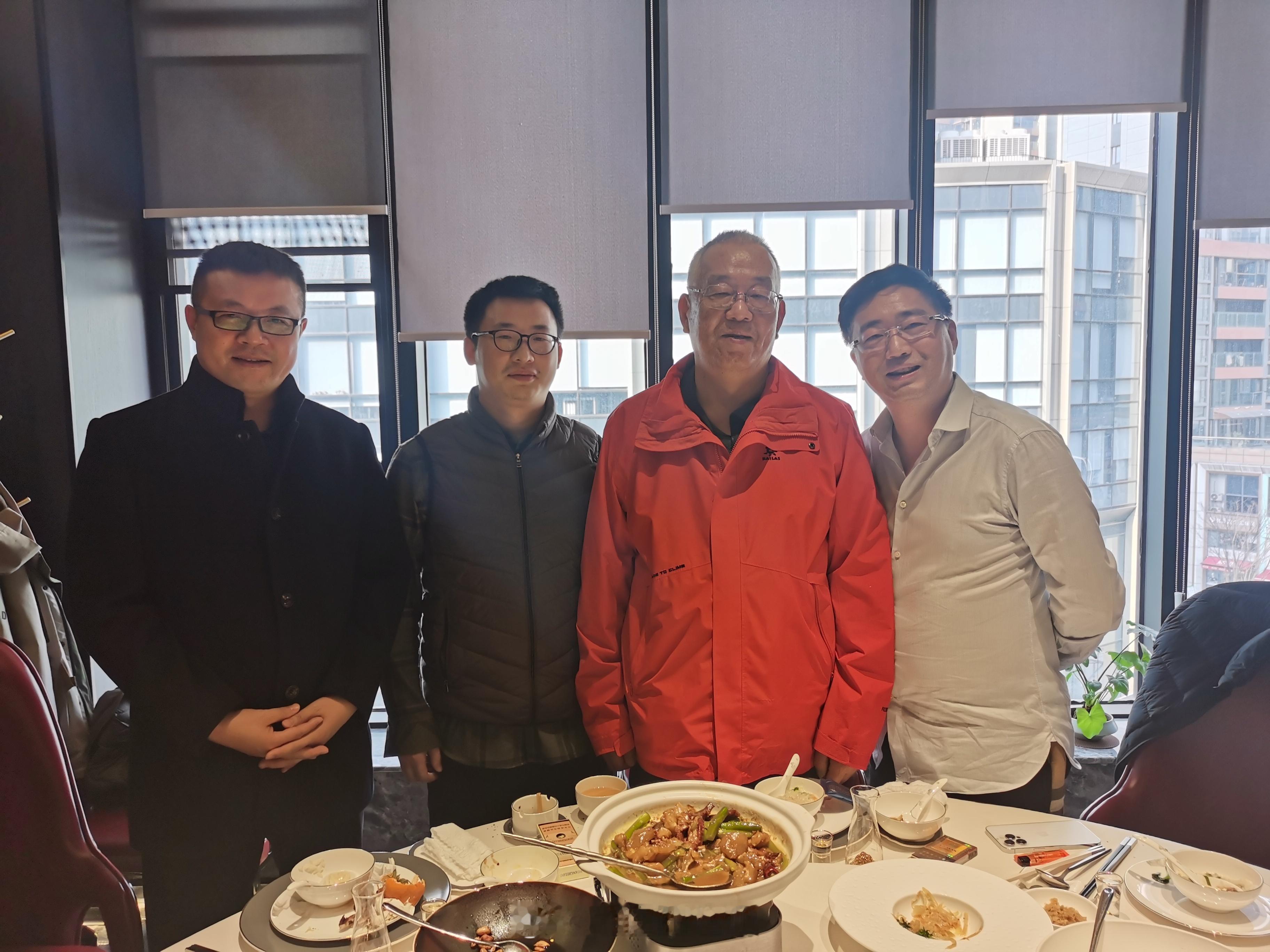 #中医# 2024年第一场酒，好的开头[偷笑][偷笑]祝大家新年平安，祉猷并茂 