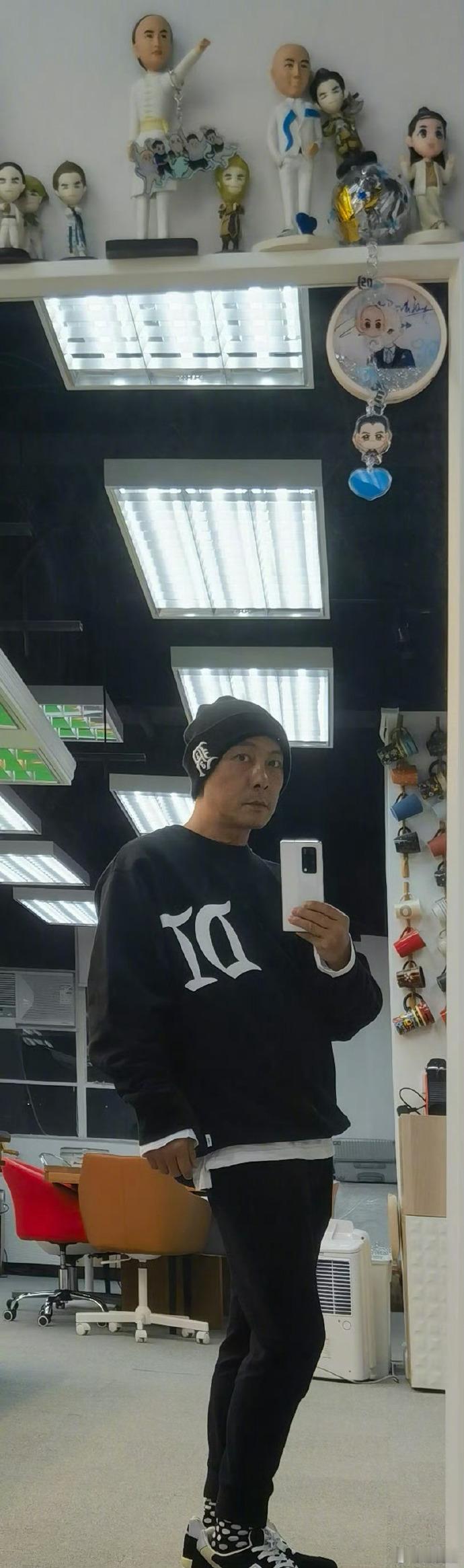 张卫健60岁状态超棒！忆当年，他在《聚宝盆》中饰演的沈万三，从穷小子逆袭成巨商，
