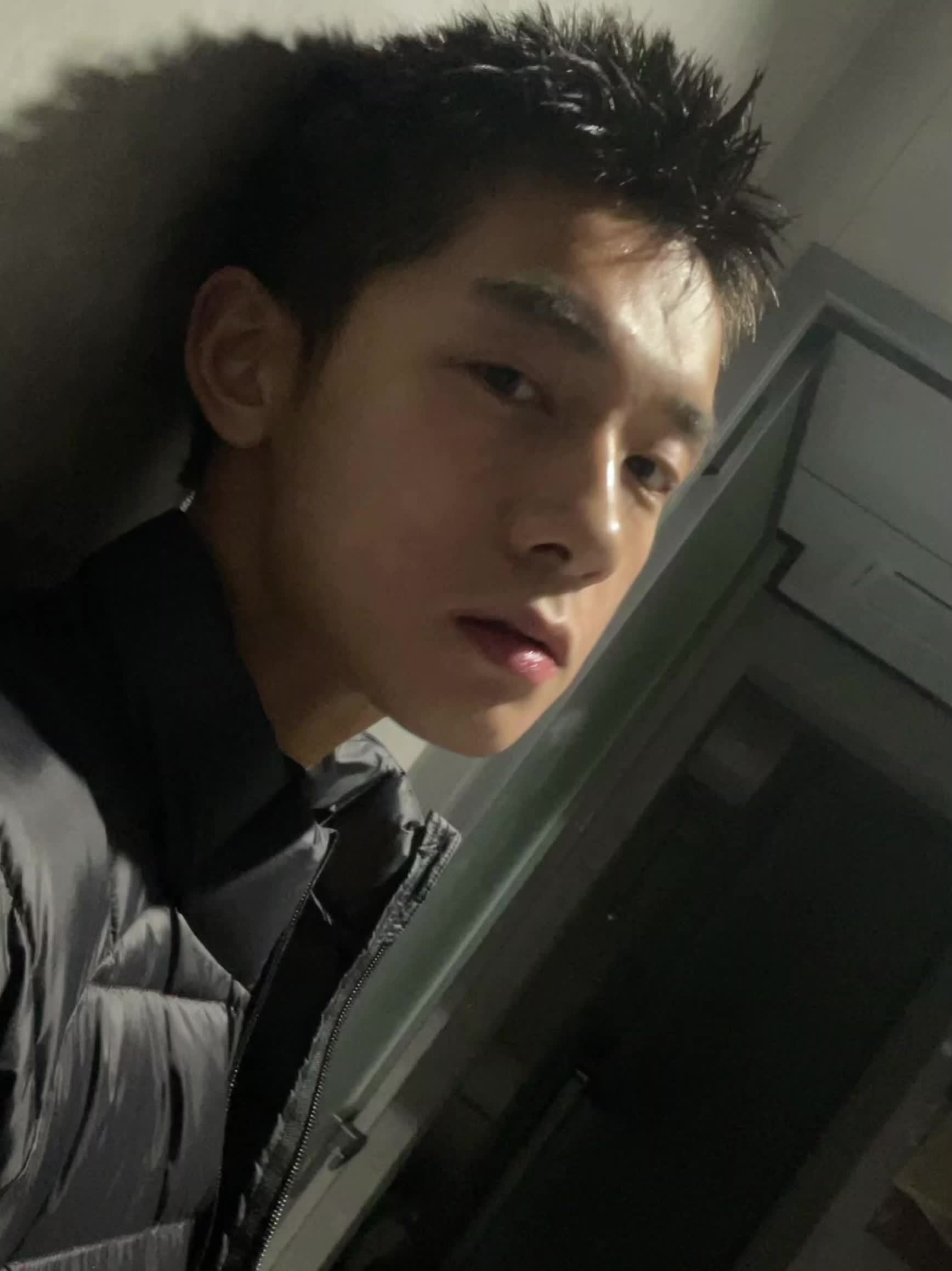 帅哥 满分十分，你给他的颜值打多少分？ 