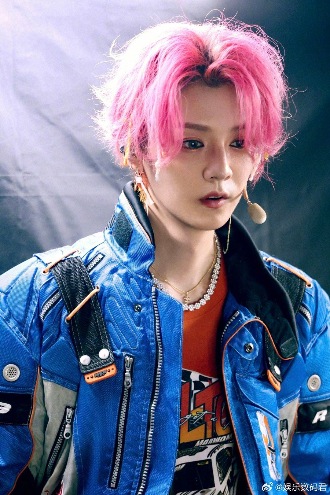 鹿晗专辑预告花园、春雨、午后、鹿晗——这四个词组合在一起就是艺术品！新专辑预告太