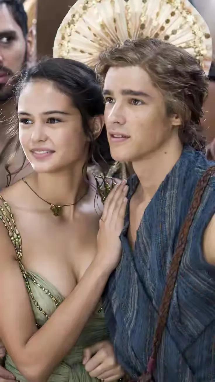 Courtney Eaton and Brenton Thwaites in t