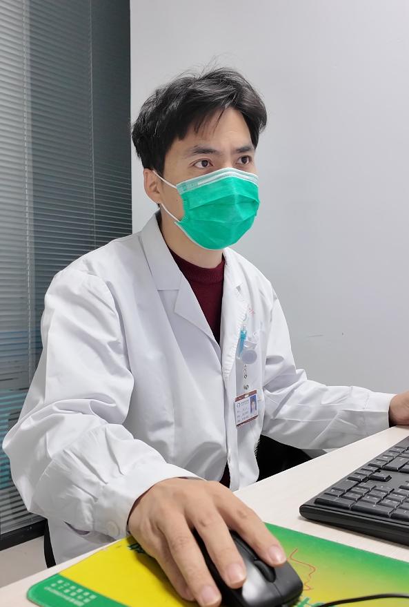 很多强迫症患者病的时间长，身体损耗厉害，就伴随着乏力没精神。
人没有精力又如何对