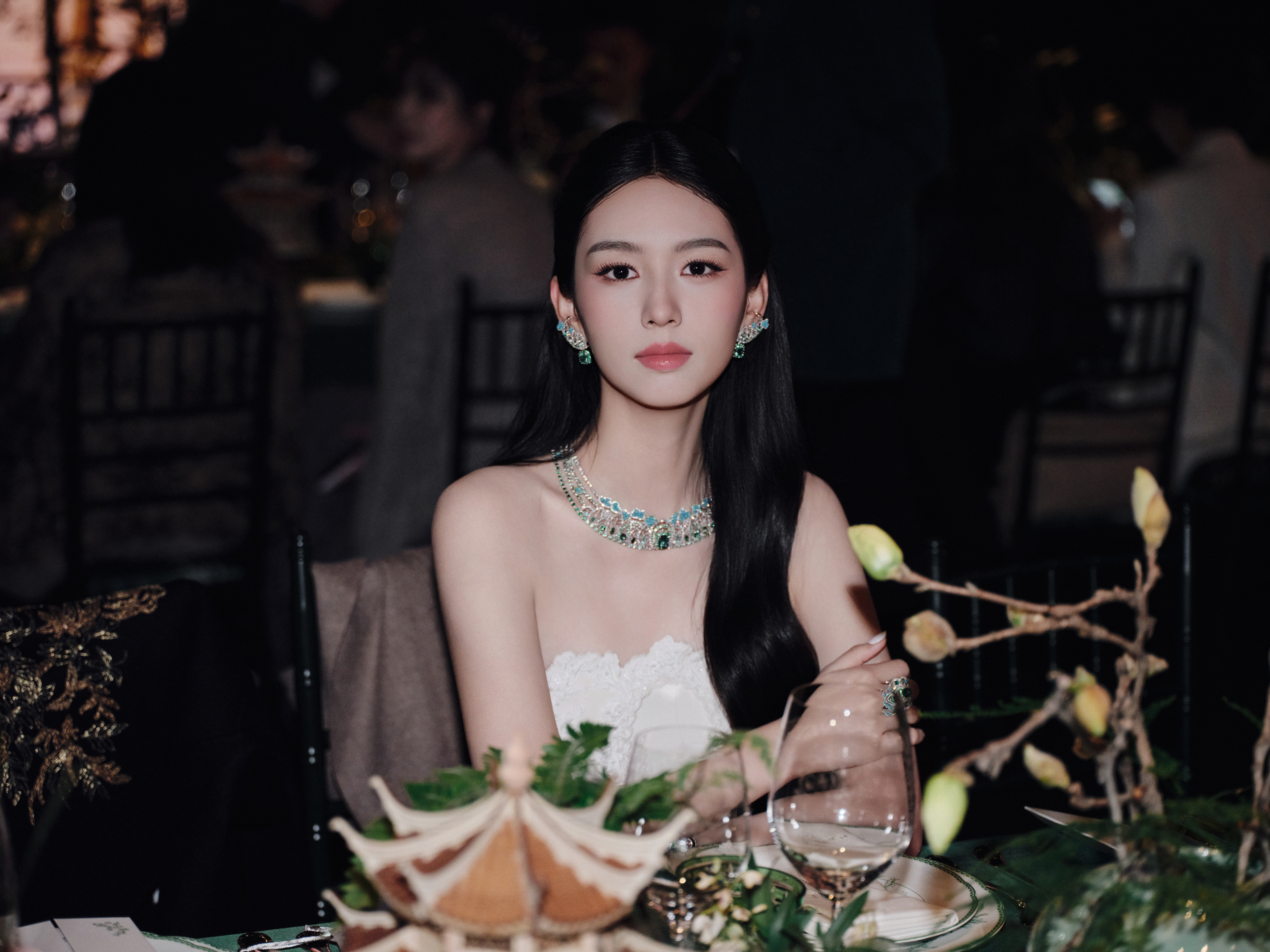 👠周也 又是这仨周也王玉雯嗨聊陈星旭在对面喝酒