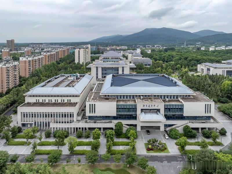 南京审计大学开除偷拍学生
2026年5月11日晚网友爆料
有人在学校超市偷拍女生