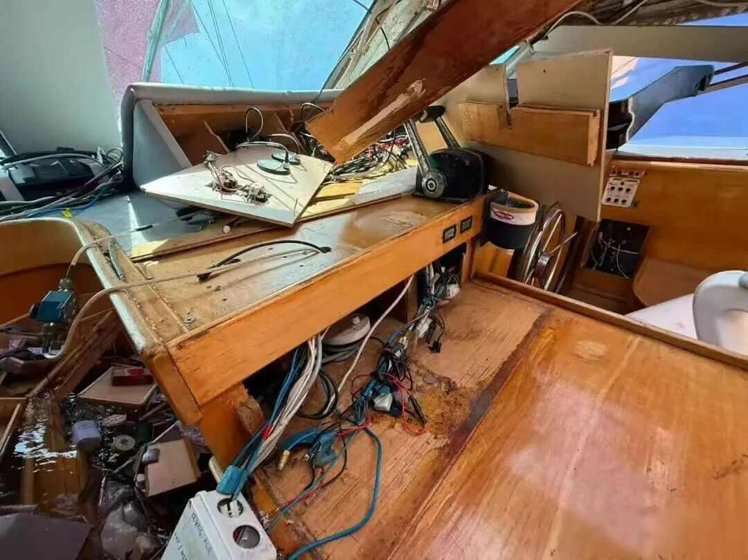 翟墨船被毁，海盗专拆设备，背后真有隐情？
12月4号早上，翟墨那艘名叫“翟墨一号