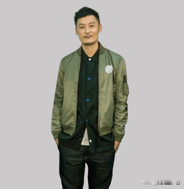 一次，主持人问余文乐:“1000万的人民币在香港可以买到多大的房子？一套别墅？”