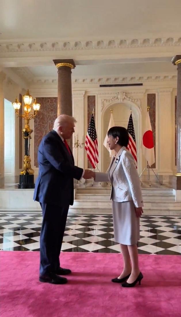 特朗普东京会晤日本首位女首相高市早苗
2025年10月27日——美国总统唐纳德·