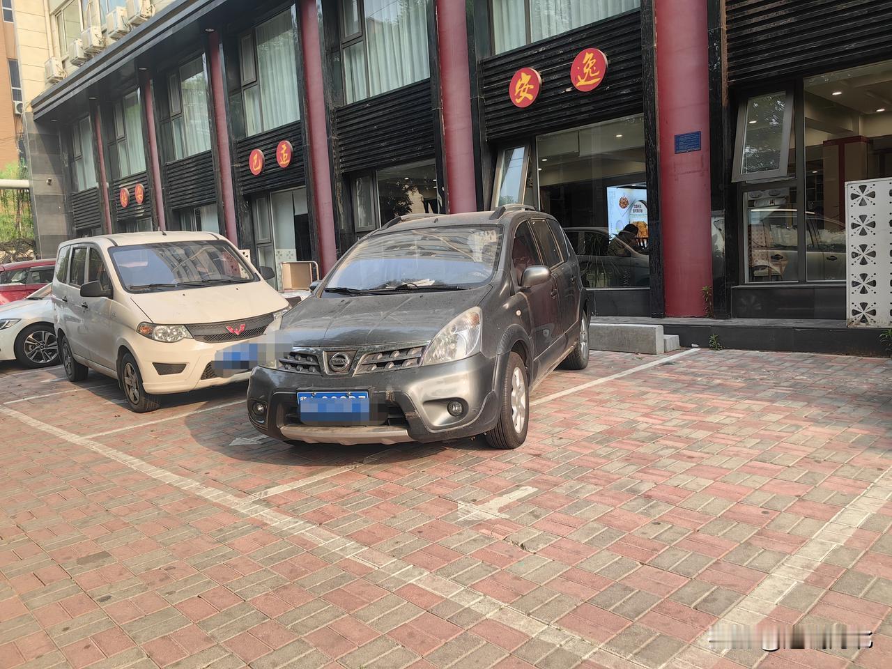 4月15日早晨八点，石家庄市四中路与建设大街交叉口西北角停车区域现场实拍。