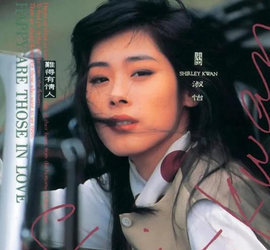 2002 年，关淑怡未婚生下儿子关浚贤，当时舆论一片哗然，有传孩子的生父是曾志伟