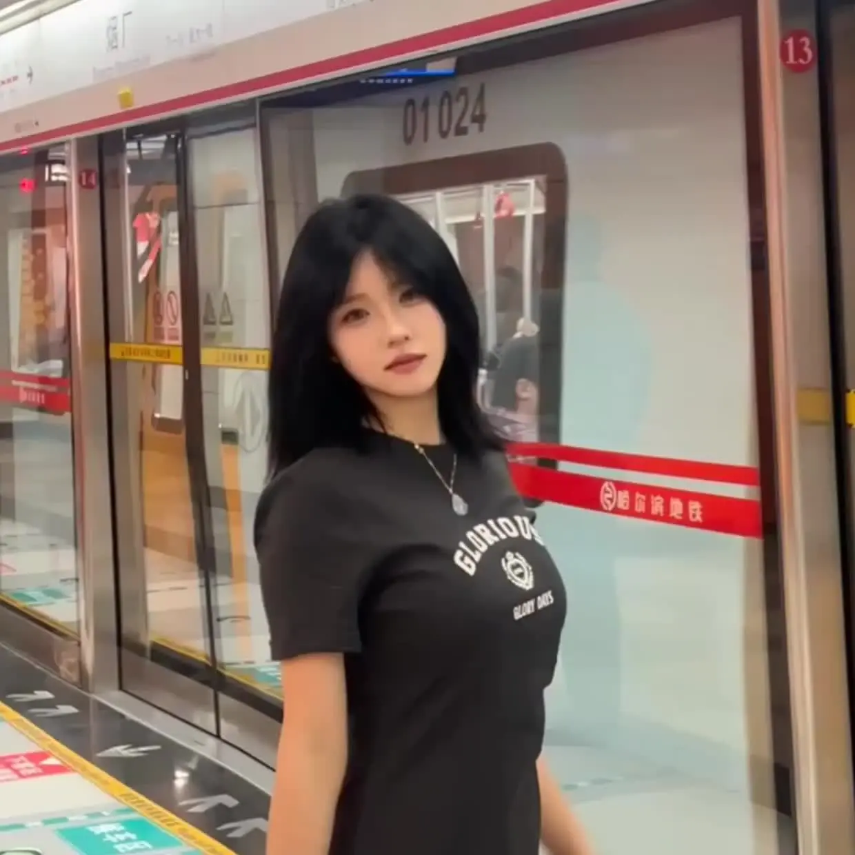 hi，请各位旅客拿好自己的行李物品别丢了