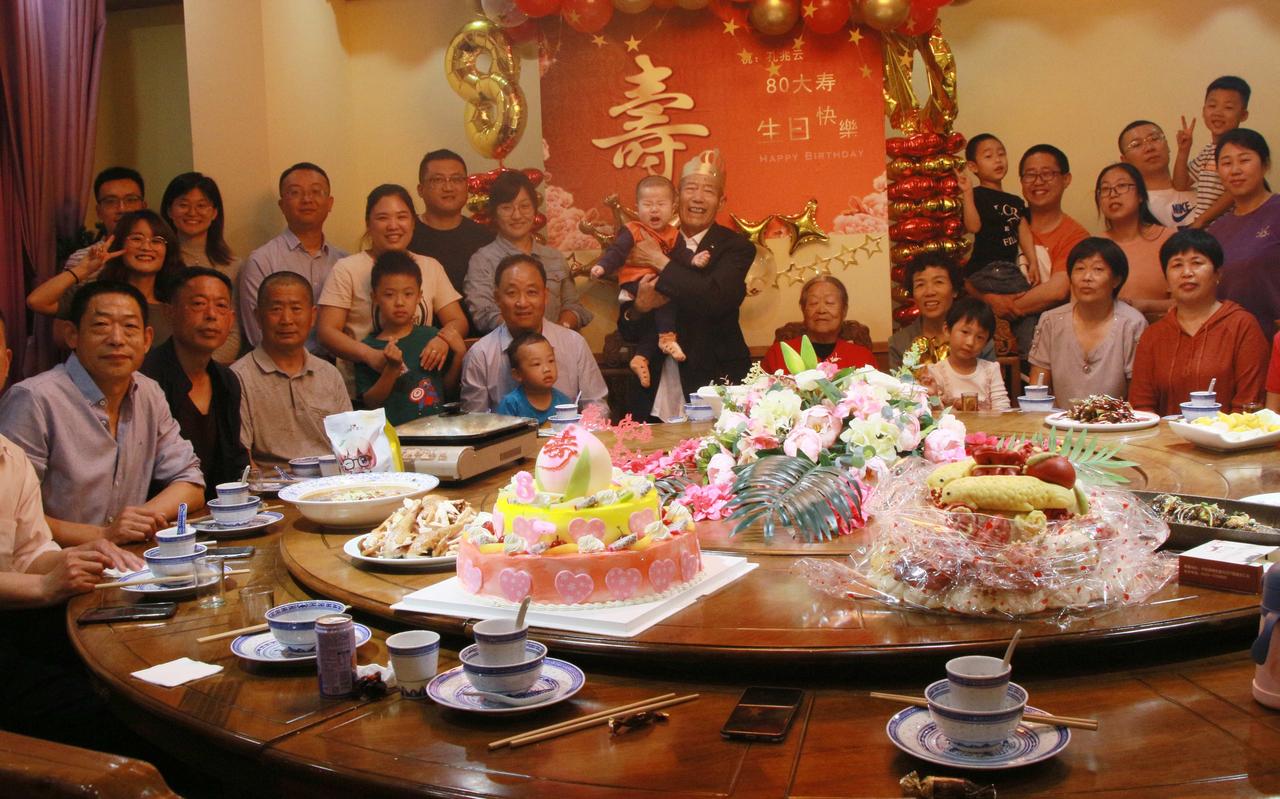 为什么老人不能过大寿?

我爷爷活到九十八岁，五十以后就不过生日，而且也不允许别