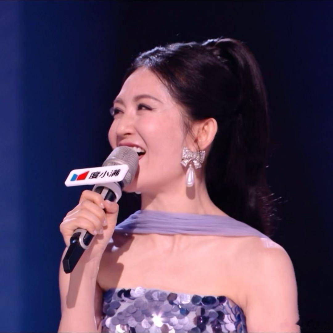 谢娜演唱会全国巡演人生是一场拆盲盒的旅程，坚持向前，惊喜总会不期而遇。从成都首演
