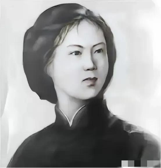 在山东莱西义谭店村，一座石碑静静矗立数十年，默默诉说着一位18岁少女的革命忠魂。