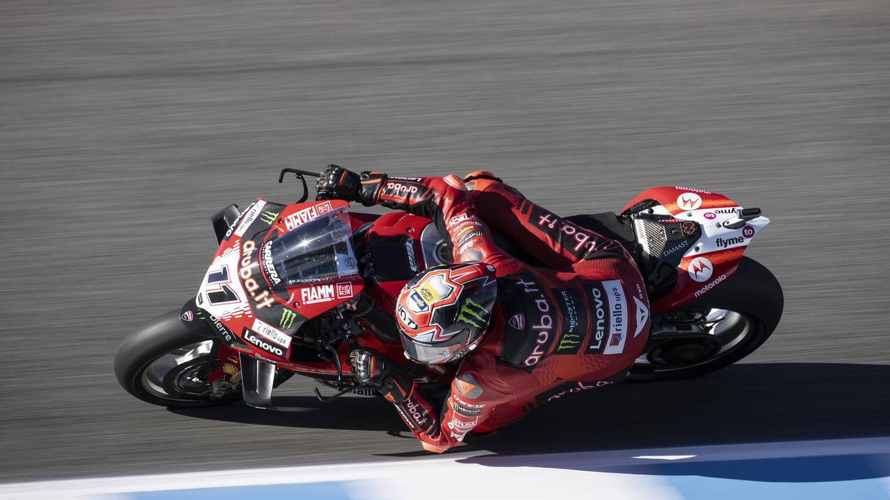 WSBK西班牙站：轮胎选错了，赛车再快也不一定赢！
看今年WSBK，我越来越觉得