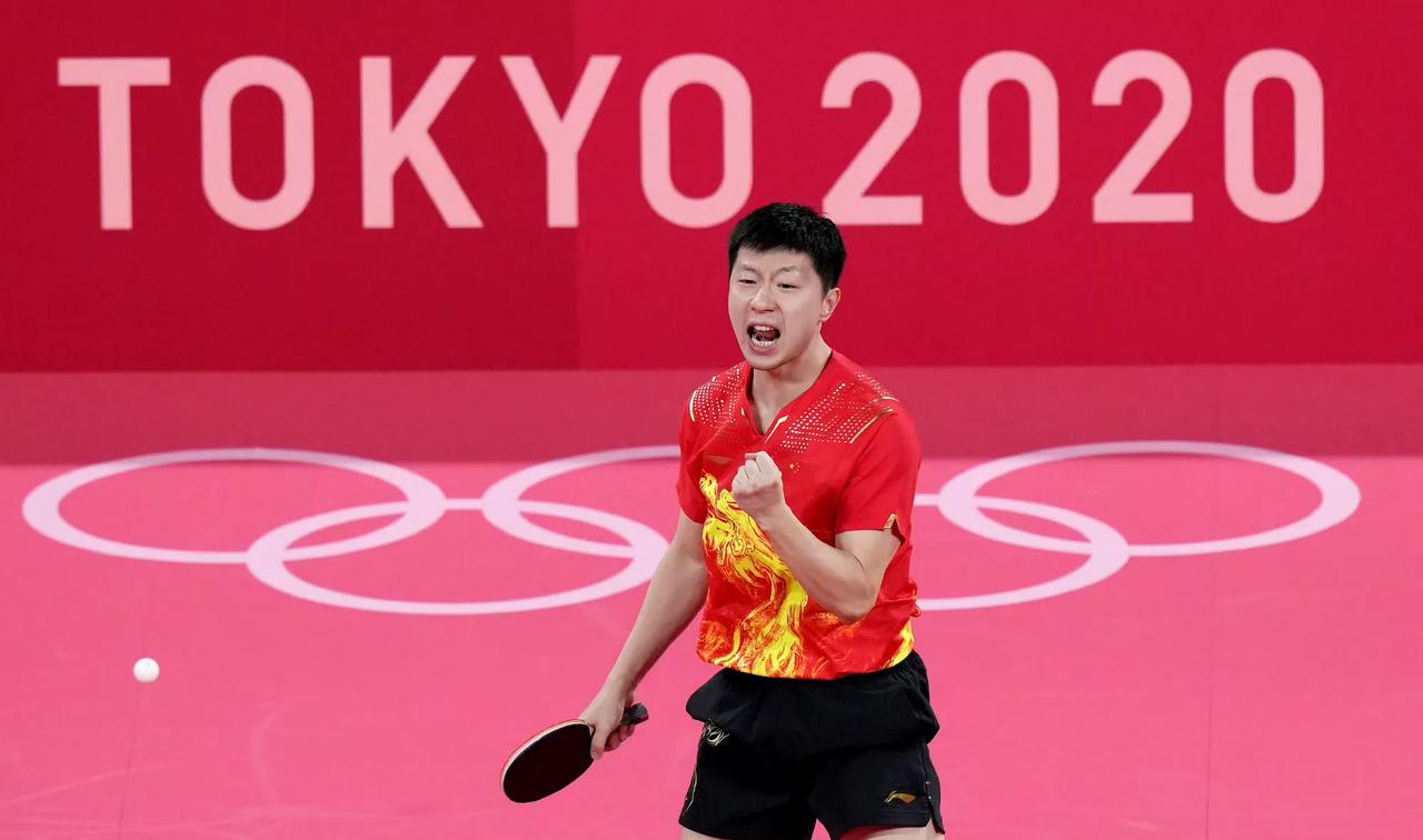 这霸气的怒吼，紧握住的拳头。大概就是胜利后对自己最好的庆祝方式！龙队这张比赛后庆