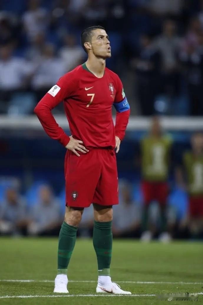世界杯纸面实力前五:
1.法国。
姆巴佩，登贝莱领衔。
2.西班牙。
亚马尔，佩