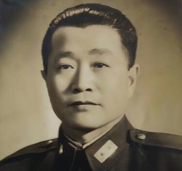 1945年，杜聿明被调到东北地区，担任东北保安司令长官。当时，许多国军大小官员采