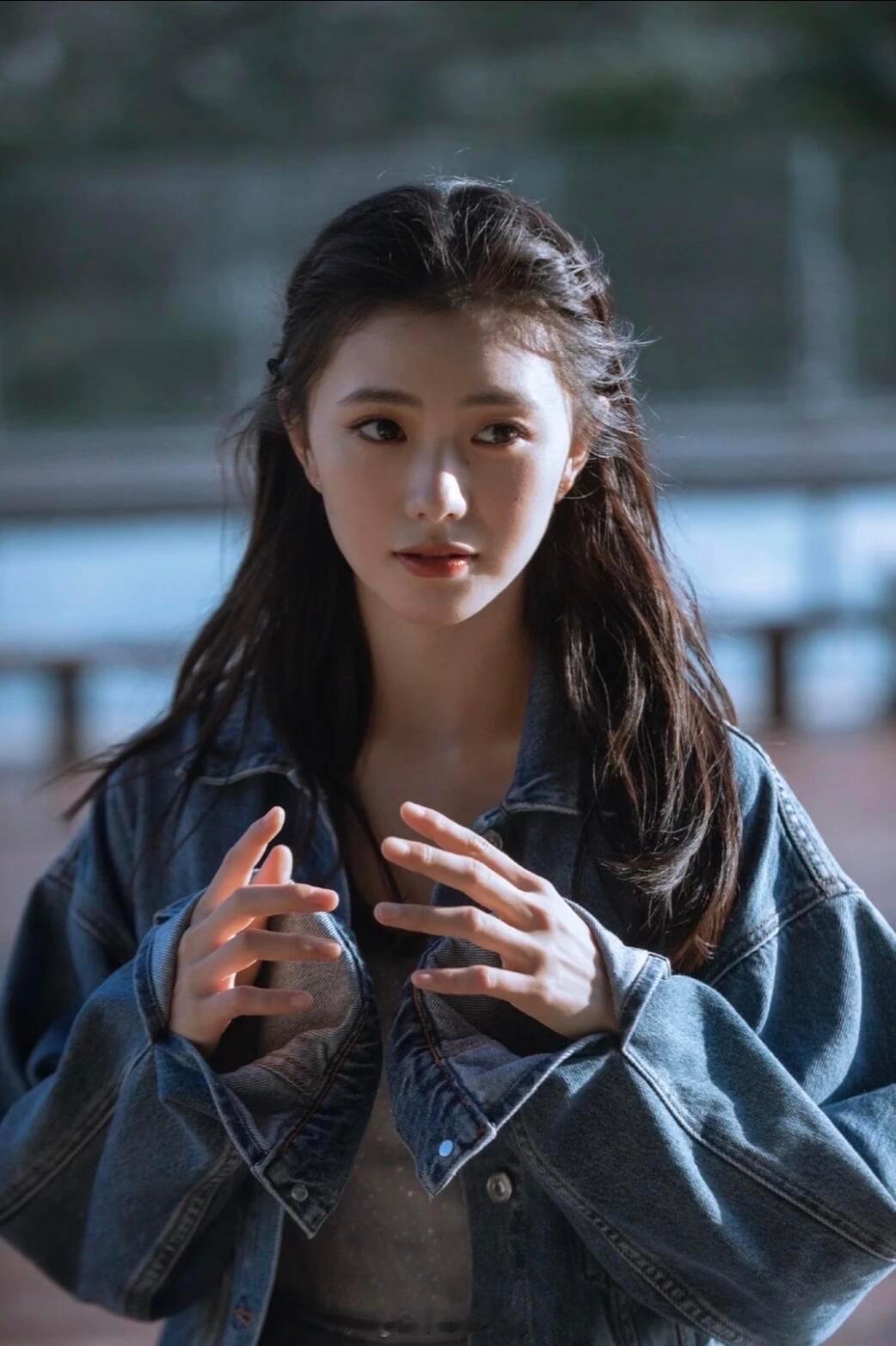 早期的中兴代言人刘浩存好青涩好可爱 