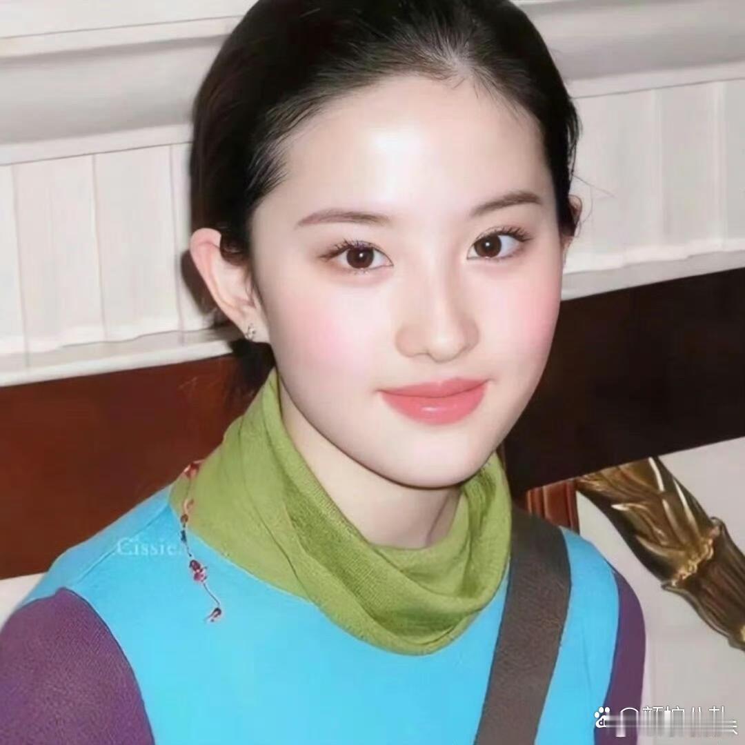 刘亦菲，粉嫩的小团子 