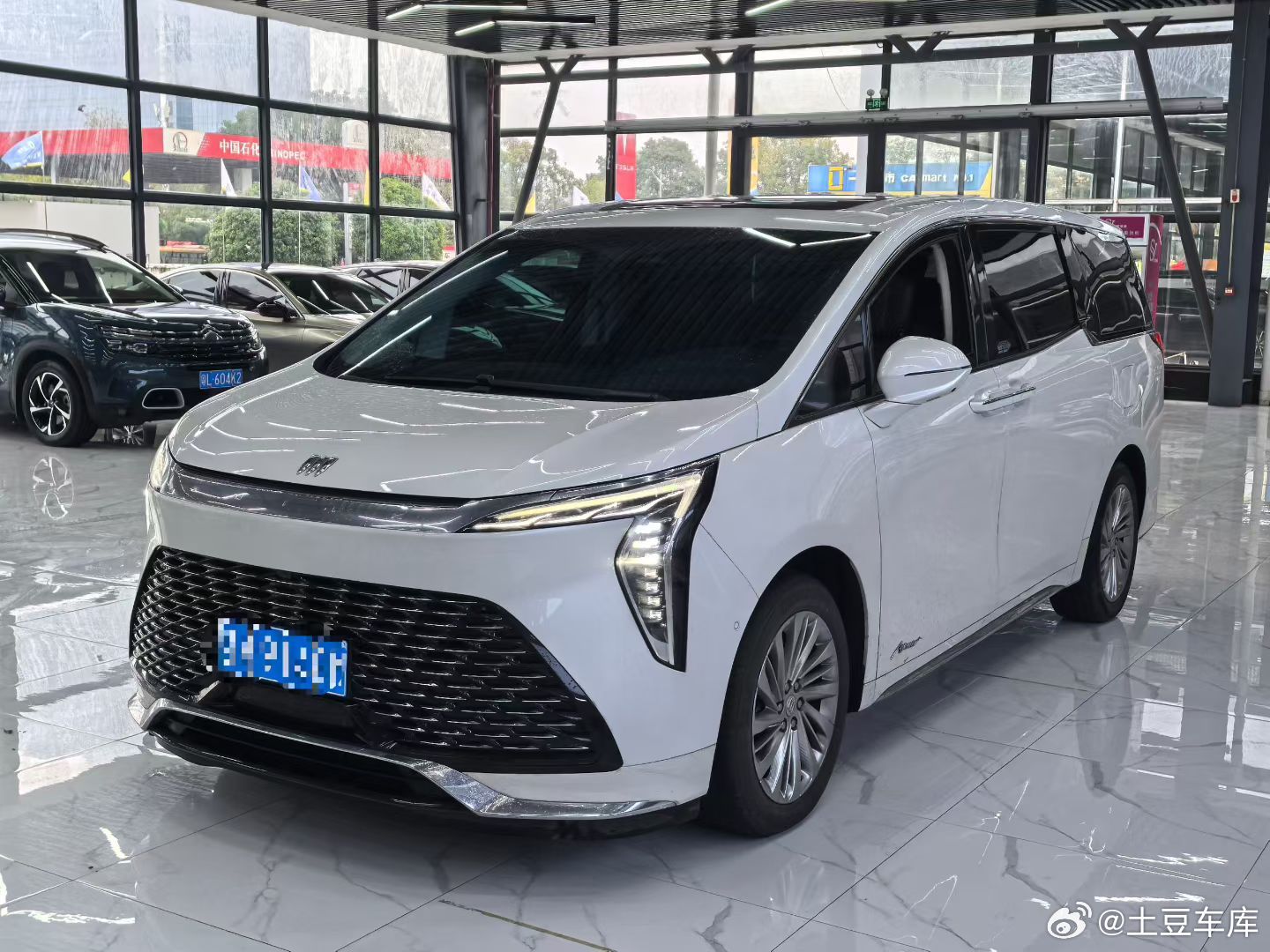 最新拿下2023款别克世纪 6座蕴世版2023年5月 指导价52.99万​高速开