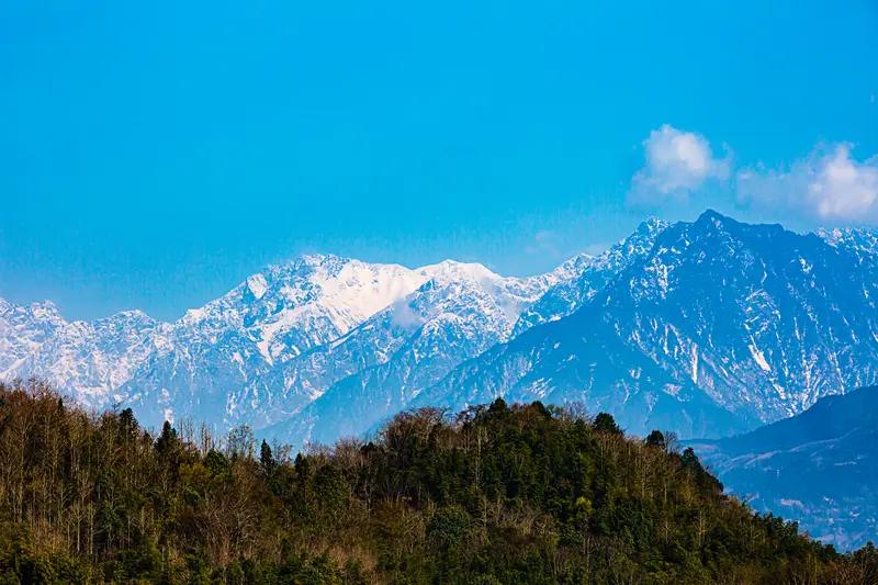 AI妙生图遠山晴带雪。