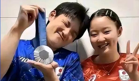 日本砸
四千万天价
买张本智和亲爹
日本砸四千万天价买张本智和亲爹，实为窃取国乒