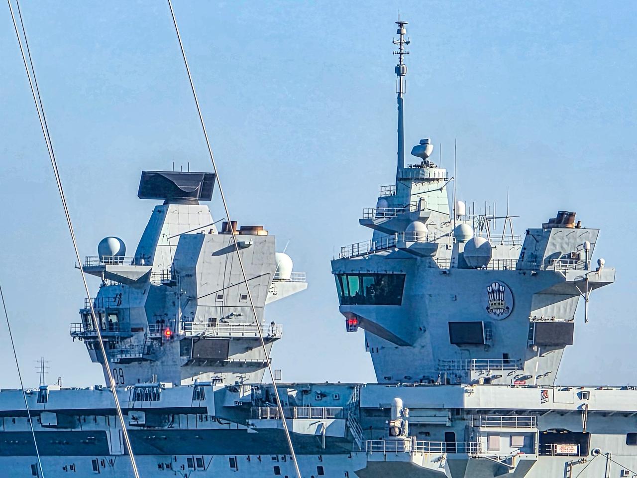 威尔士亲王号航舰准备加油