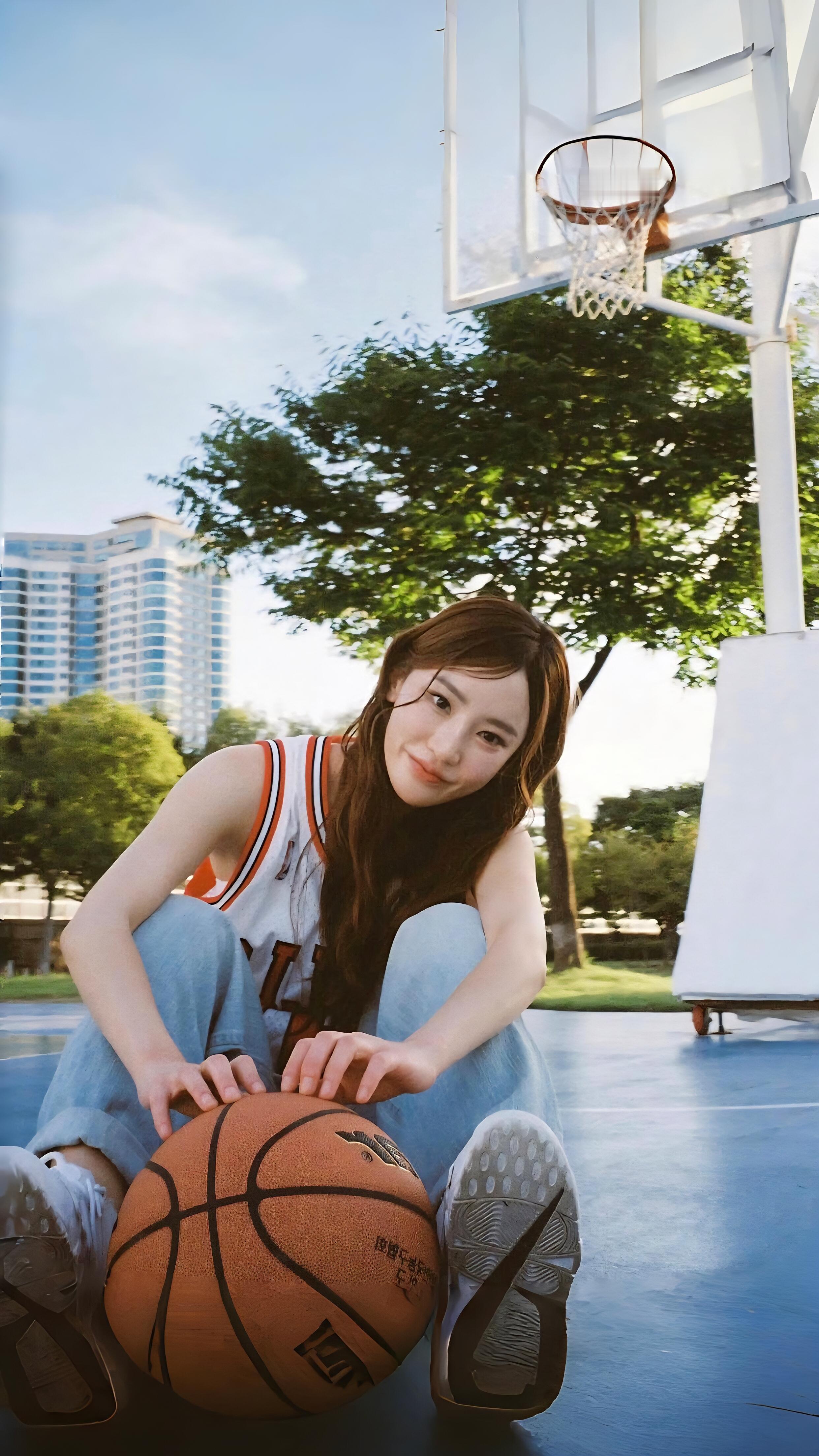 篮天下穿球衣的女孩 青春活力无限，女孩请上场！Images via mr 谷爱凌