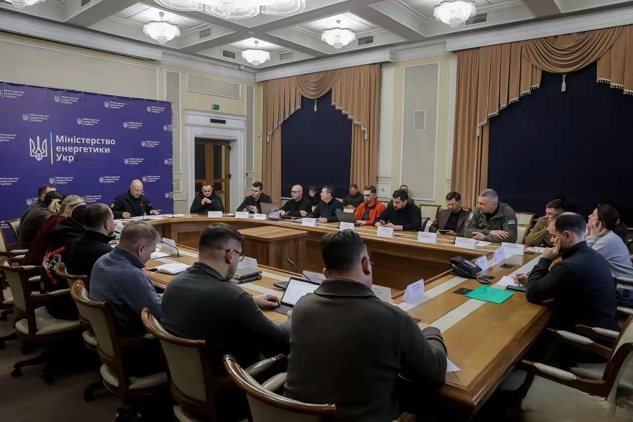 国际能源大救援：两周内11国17批物资抵乌。

​2月8日，乌克兰能源部长什梅加