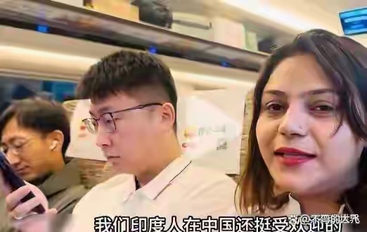 印度女网红高铁上命令让座：你把别人的教养，当成高人一等的证据。 