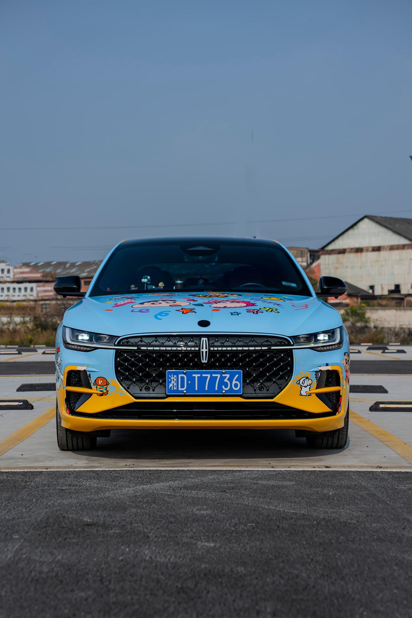 那个曾经愿意陪你长大的女孩现在还在你身边吗？如果在的话请把她放在手心好吗？