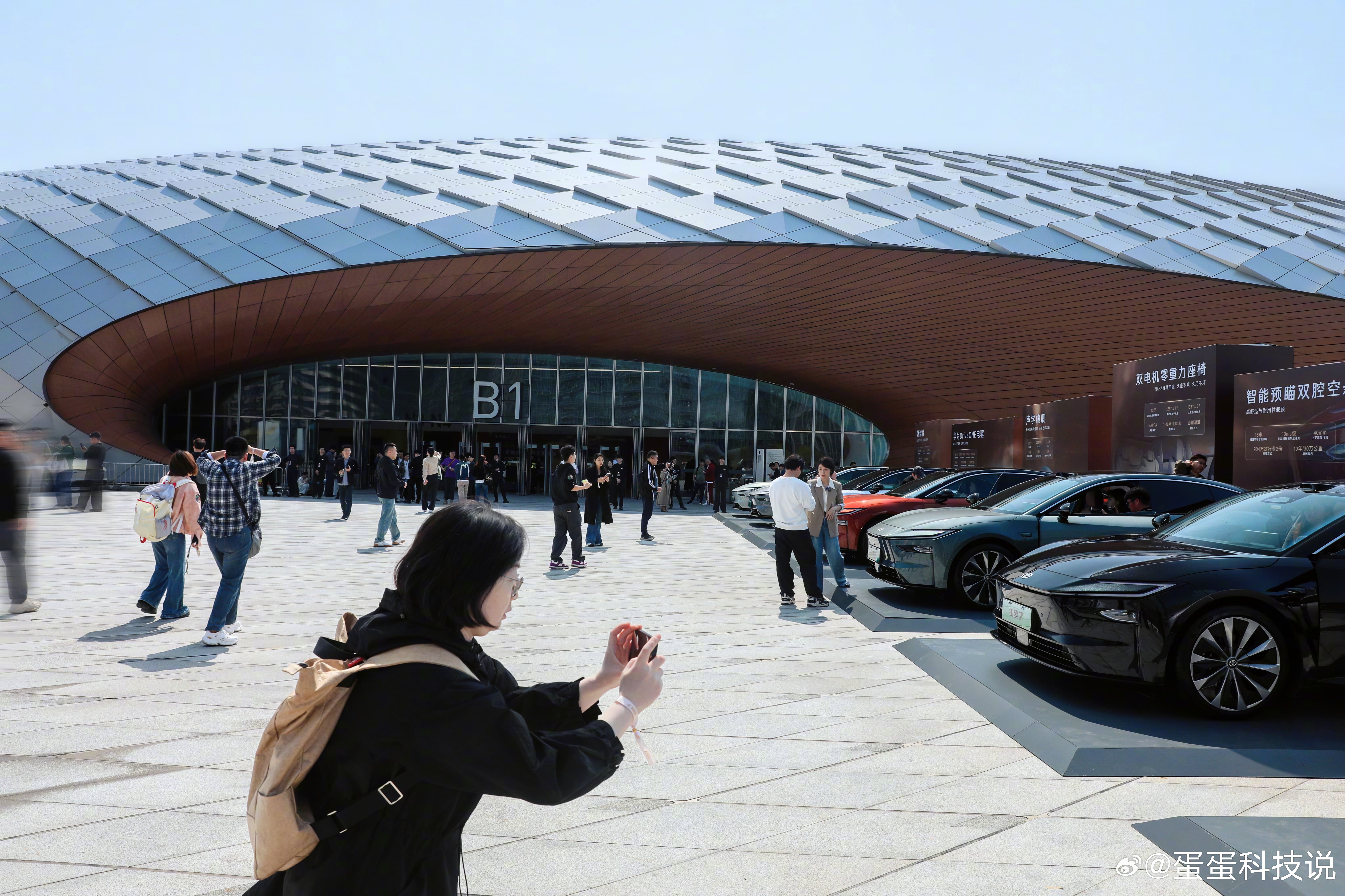 铂智7发布后最该聊的不只是价格咱们消费者选车，确实最先被价格吸引，但回过头来看，