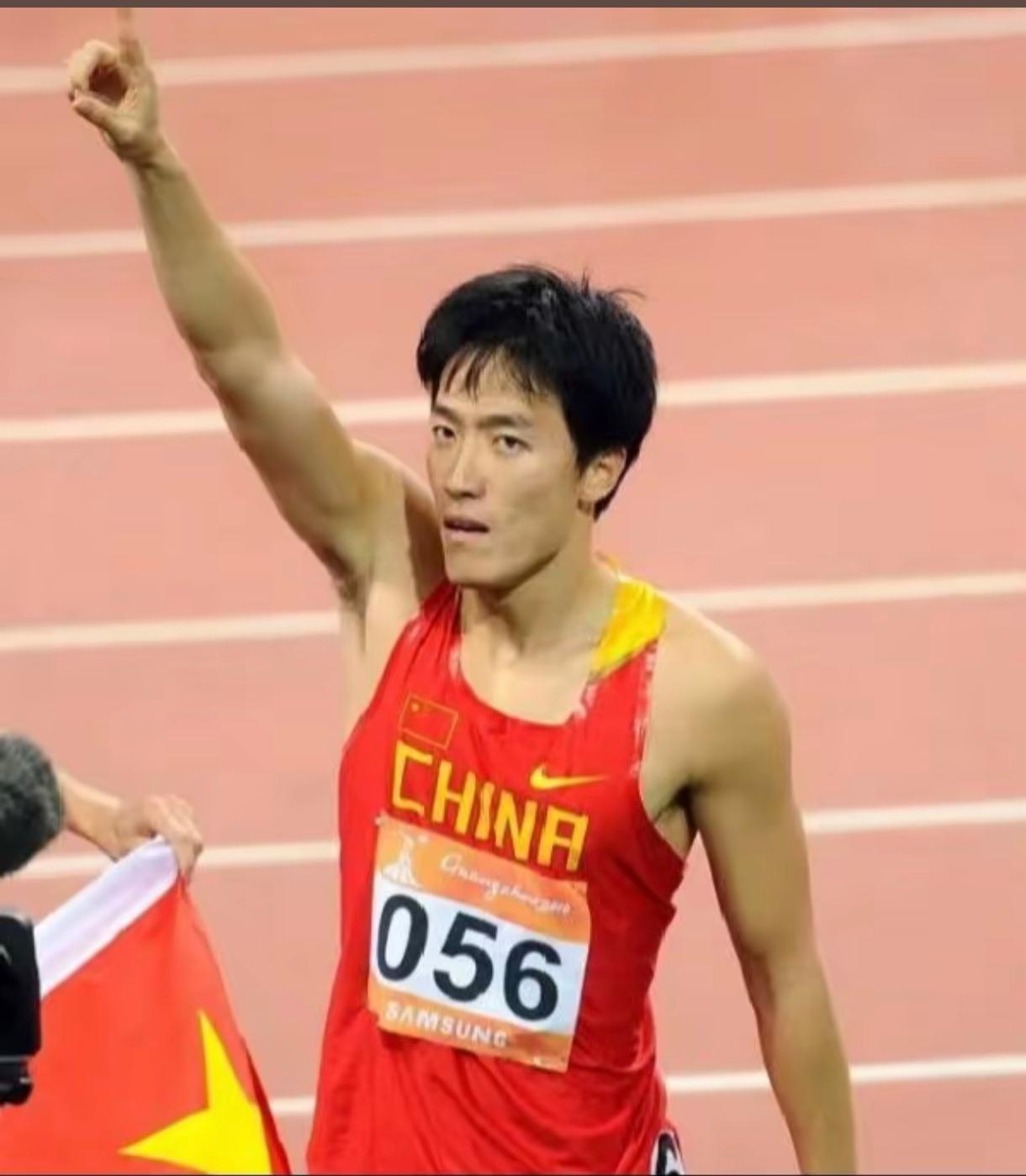 刘翔现在可以不要任何代言，哪怕是耐克的长期合作也不需要，同样也不用要单位的任何岗