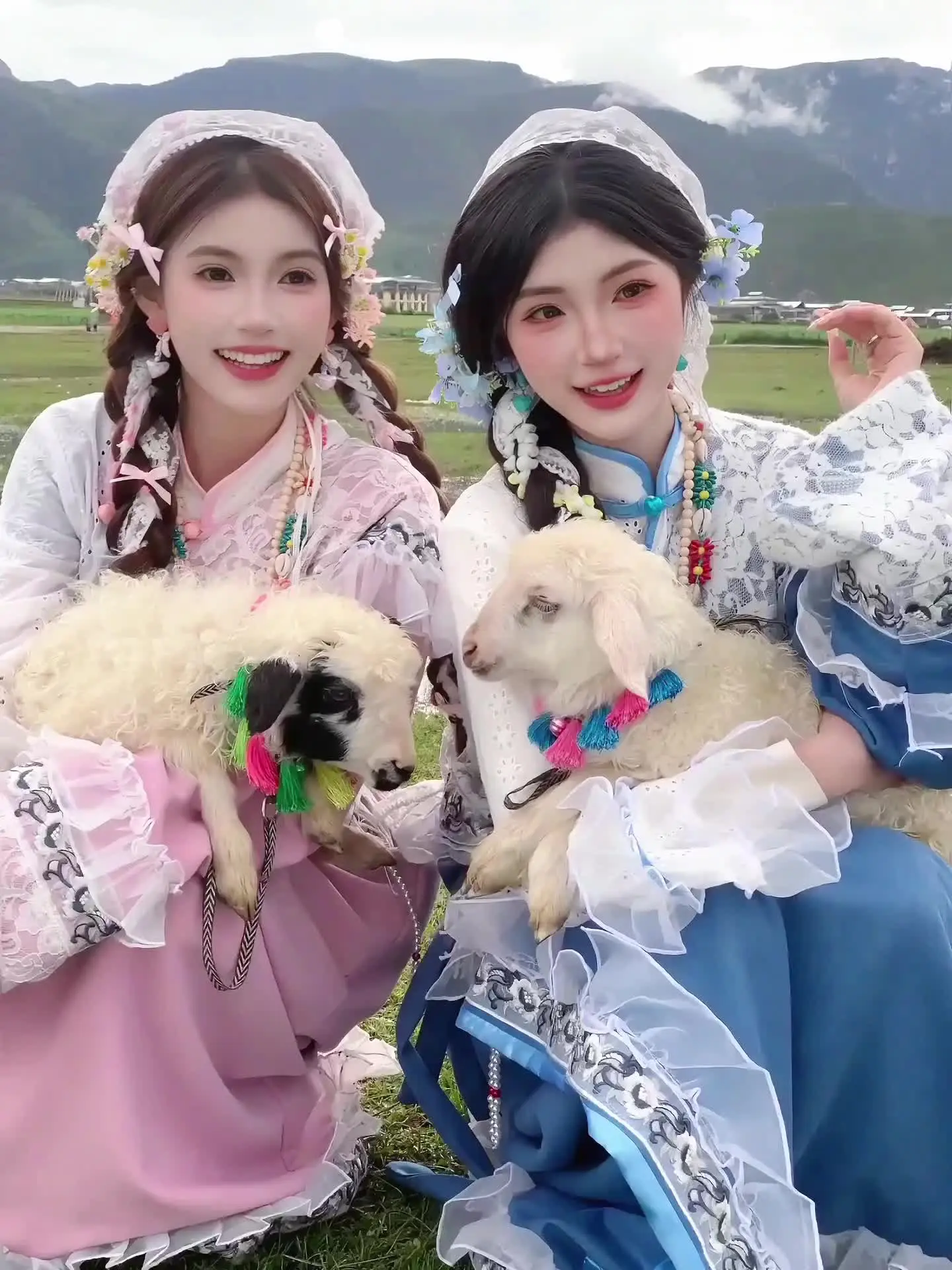 闺蜜什么时候一起去香格里拉拍这个啊 你蓝色 我粉色 可好？