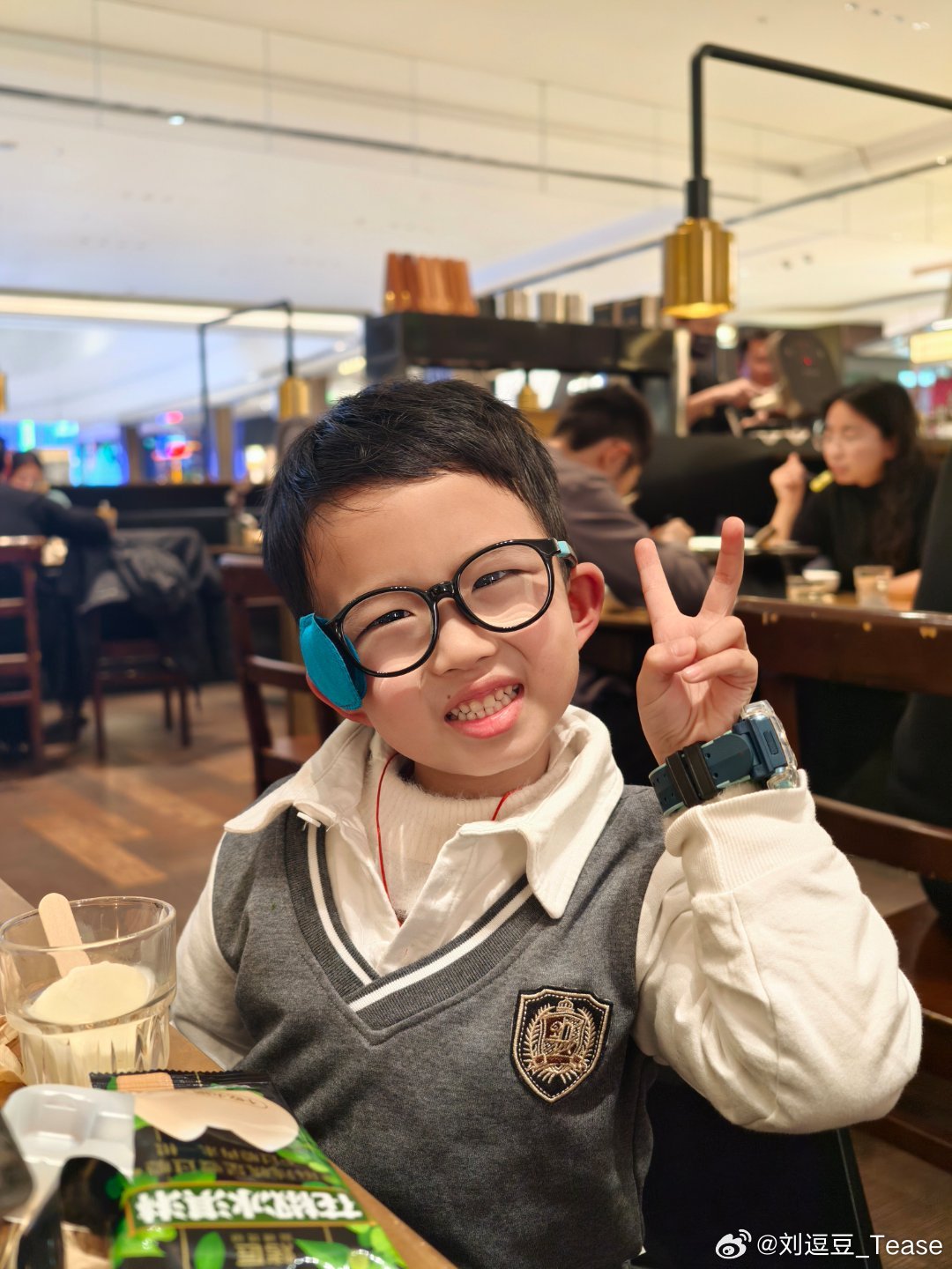 我儿子放春假了我还在上班我可真敬业 