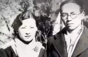 1923年，梁思成因车祸住院，林徽精心照顾还帮他擦身体。谁知，梁思成母亲不但不领