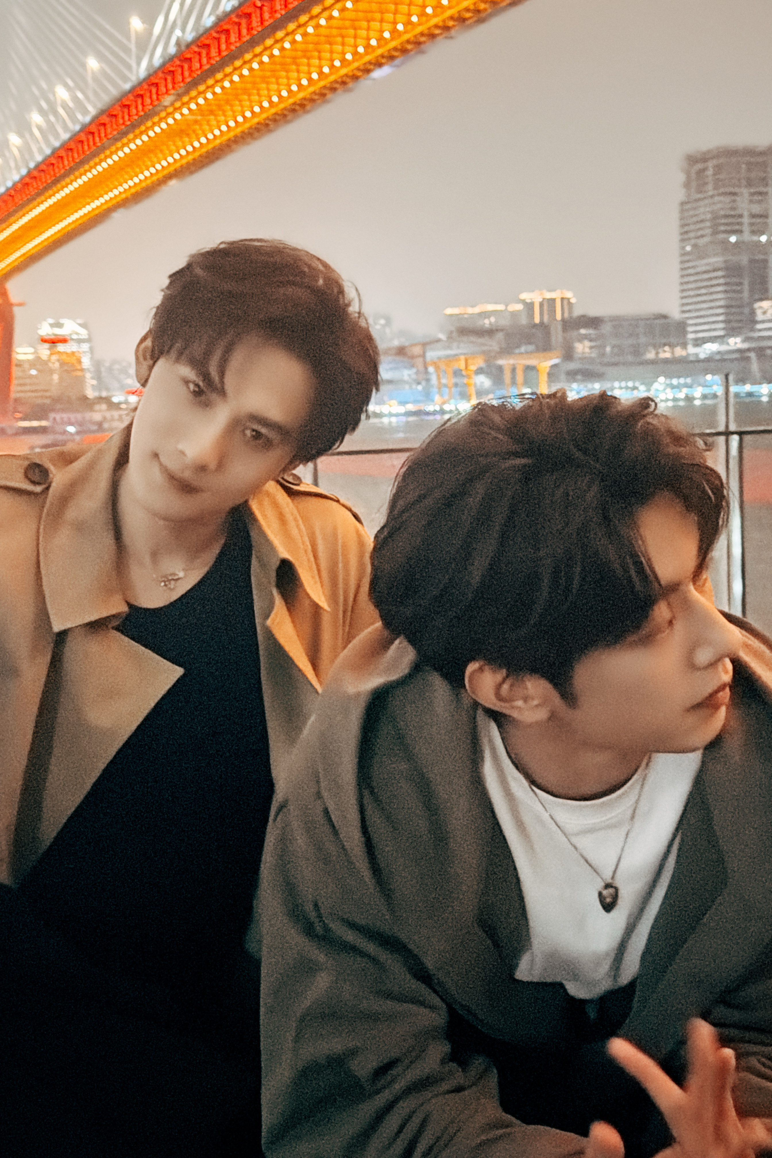 这两张是什么意思？噪点这么高啥意思吧？这就是你们憋了半天的图吗？到底会不会拍照啊