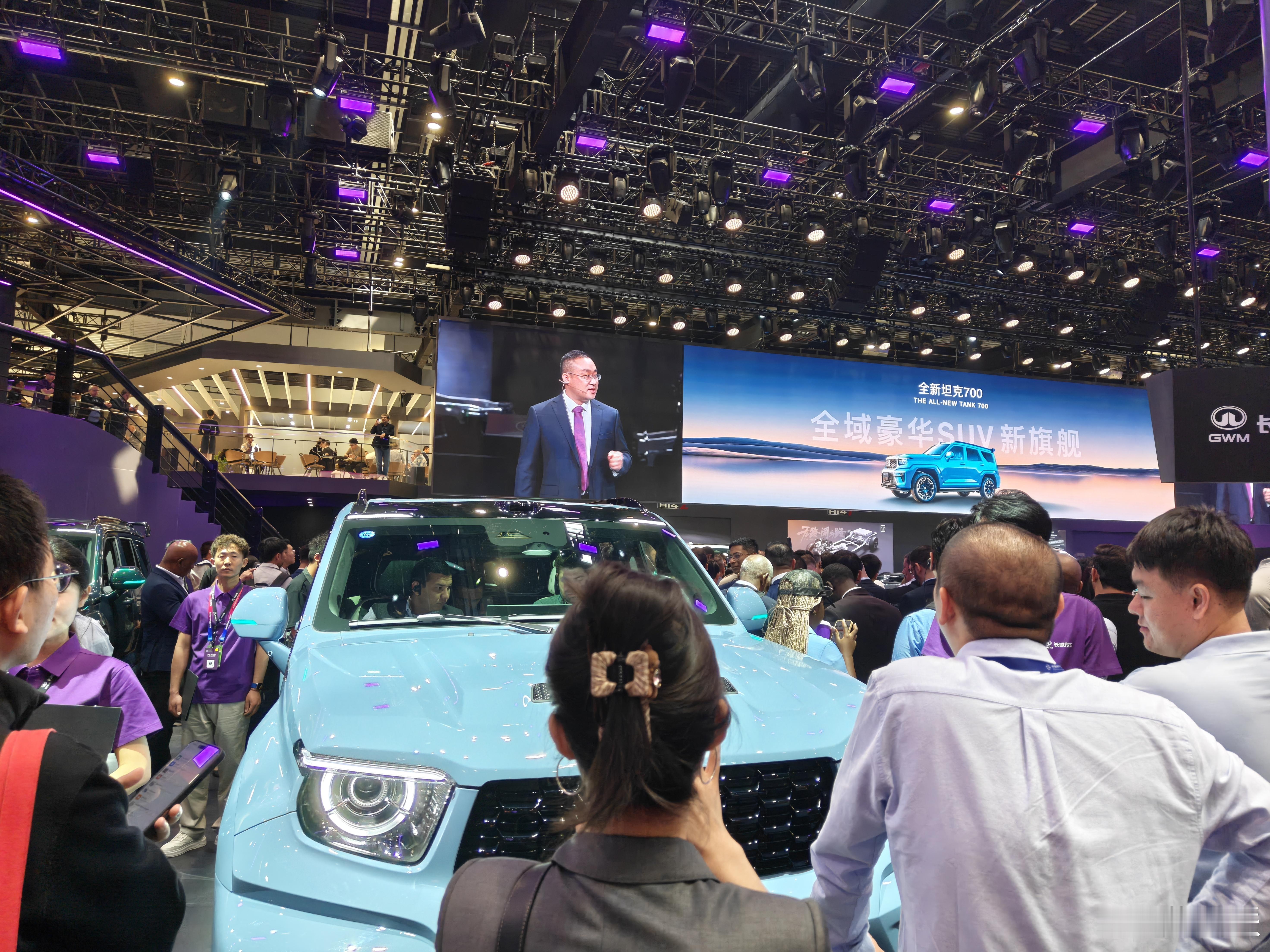 坦克铁汉柔情2026北京车展看坦克 坦克展台人是真多，完全挤不进去重点是，坦克展