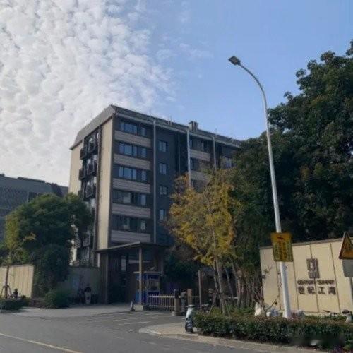 上海业主抱团1460万卖房！带看为零，中介戳穿：价太高没人买！
 
上海杨浦融信