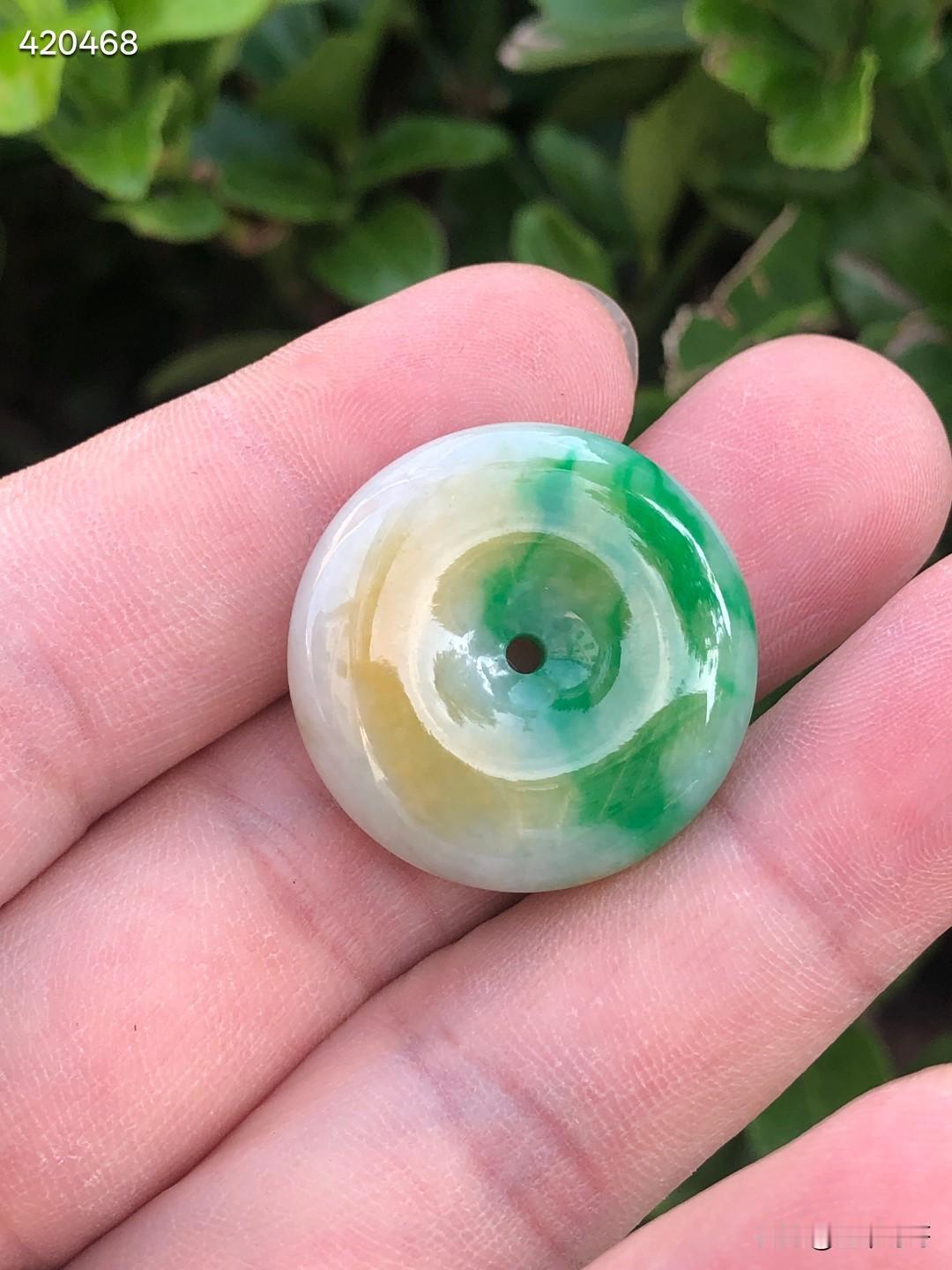 旧藏  老翡翠黄➕绿平安扣。天然翡翠A货。

规格：2.62*0.82cm