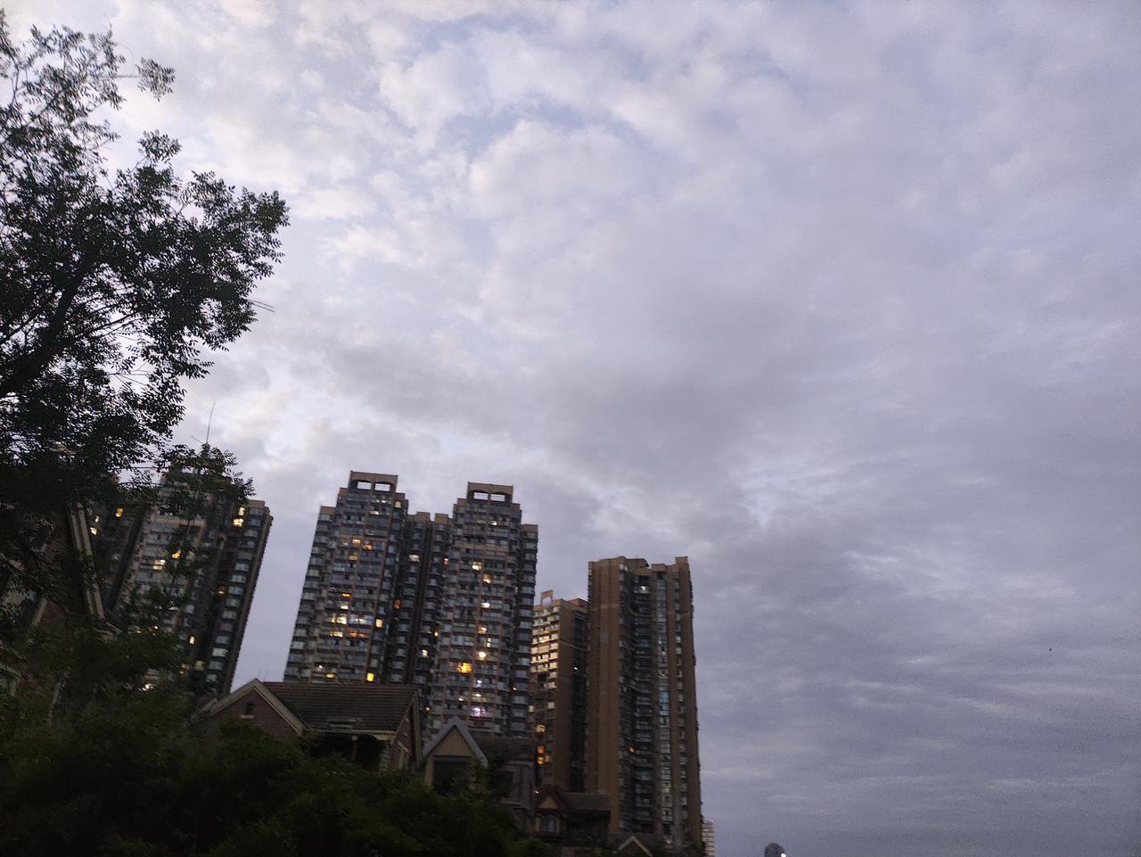 半生风雨走下来才懂得，
日子是过给自己的，
不必事事较真，
更不用事事圆满。
