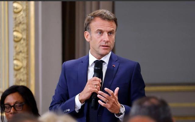 急了！法国人彻底坐不住了！就在英国首相斯塔默还在北京吃云南菜、谈大单的时候，马克