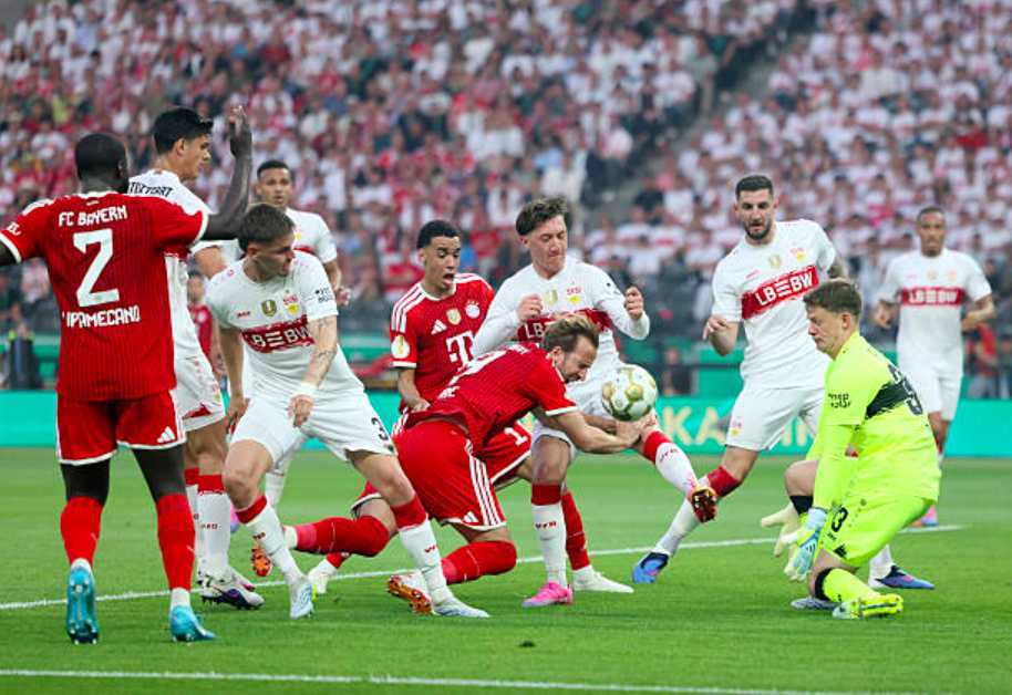 德国杯：拜仁3-0斯图加特加冕三冠王 凯恩戴帽+单赛季61球创纪录北京时间5月2