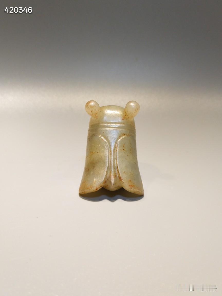 蝉型通孔玉饰
流行于:汉
和田玉铁锈沁