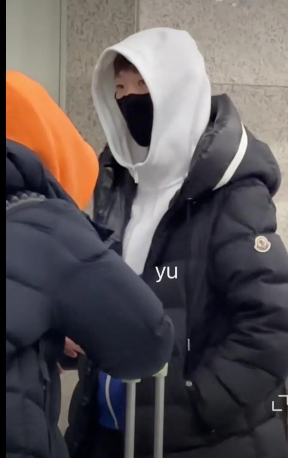 曼昱抵达上海！
参加2024中国乒超联赛第二阶段比赛的王曼昱昨晚抵达上海！
曼昱