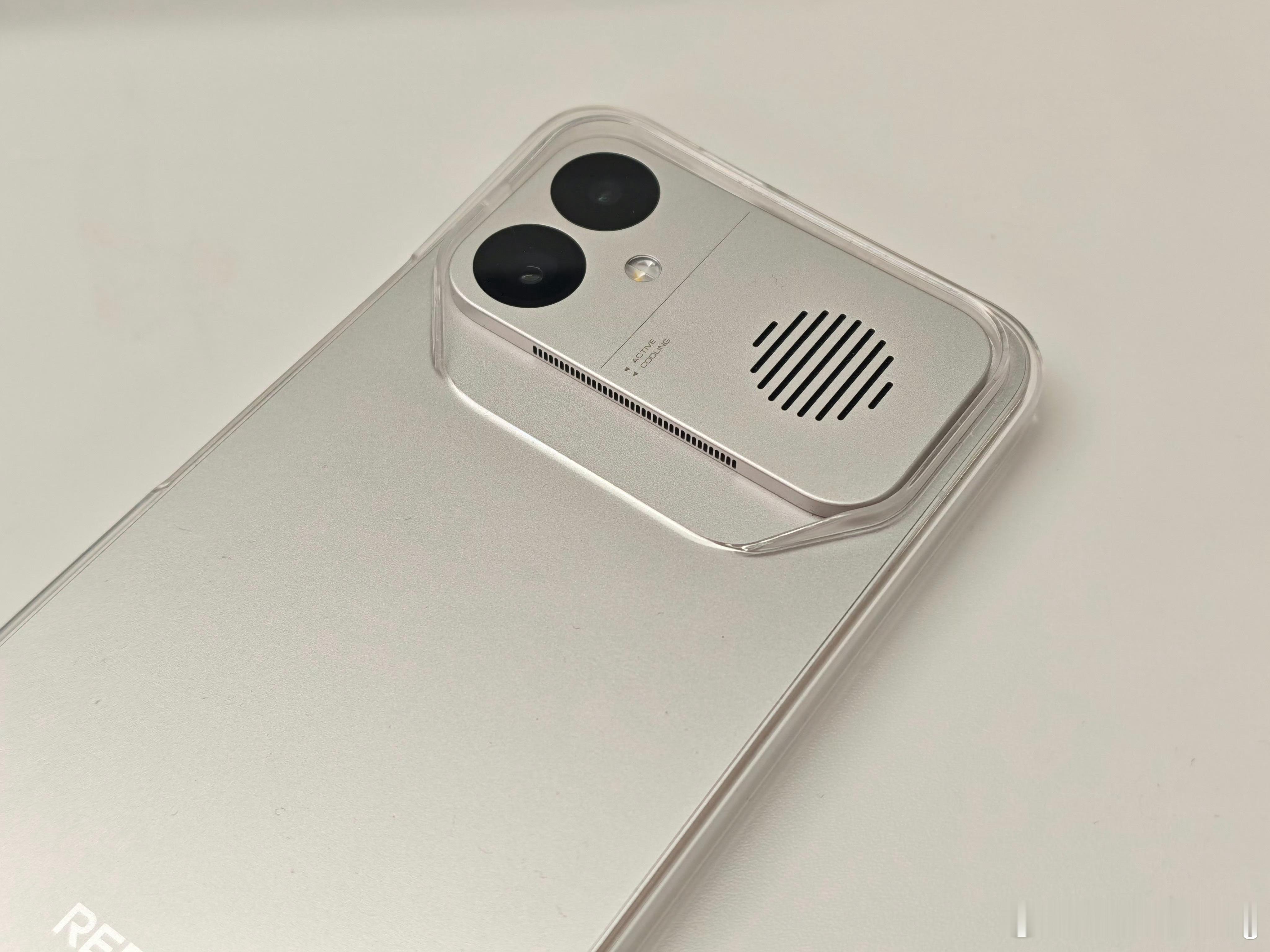 K90Max  这官方壳设计有点东西的