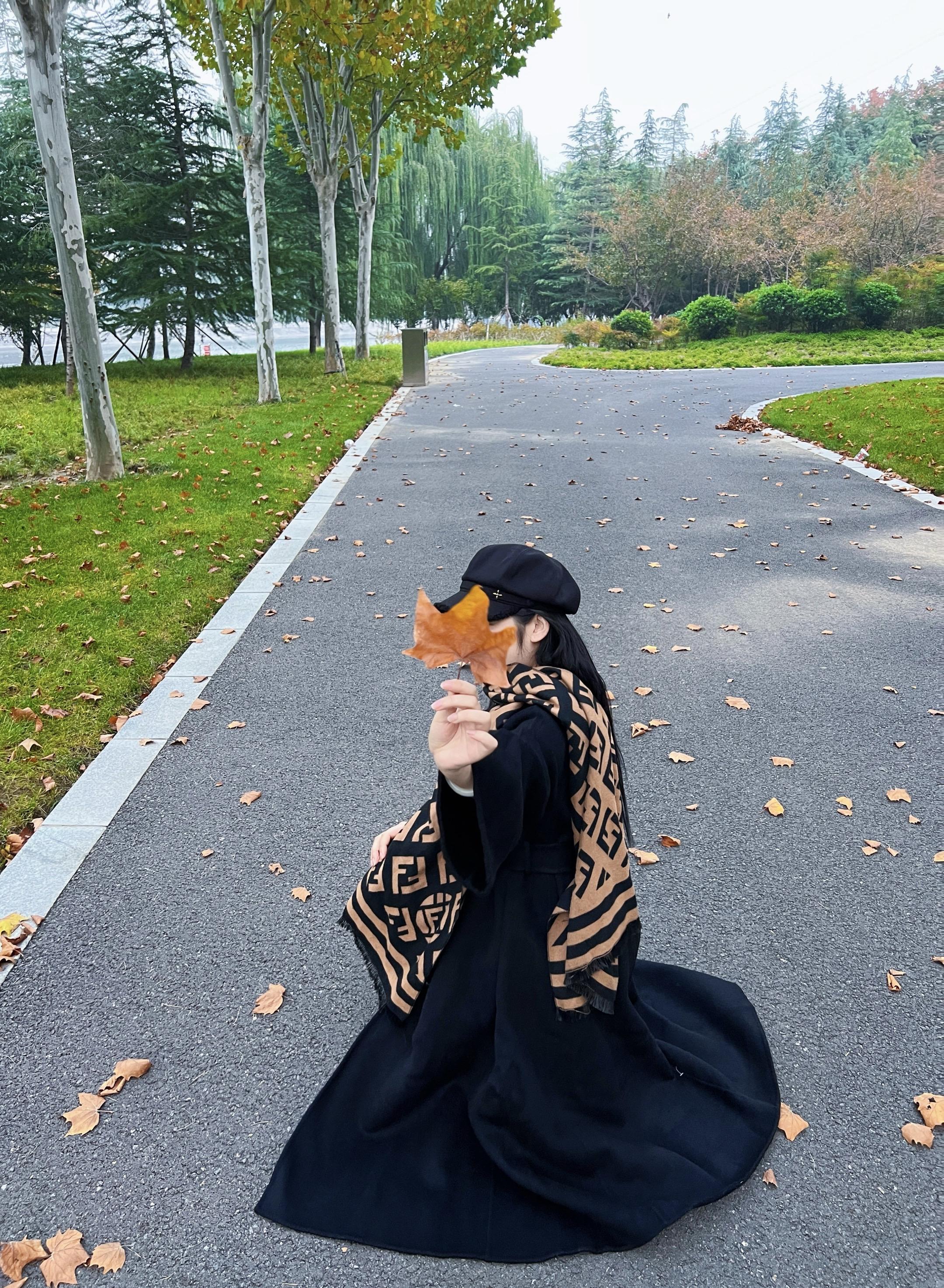 给你发了88条消息 你一条也不回 好吧 可能真爱无声🍂