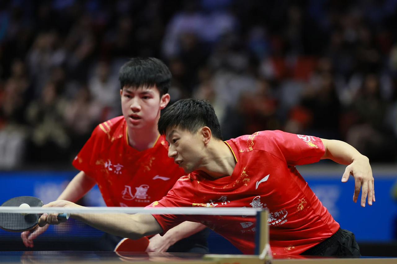 然而，就在这场看似平凡的比赛背后，隐藏着无数人心中的热血与梦想。每一场对决，不仅