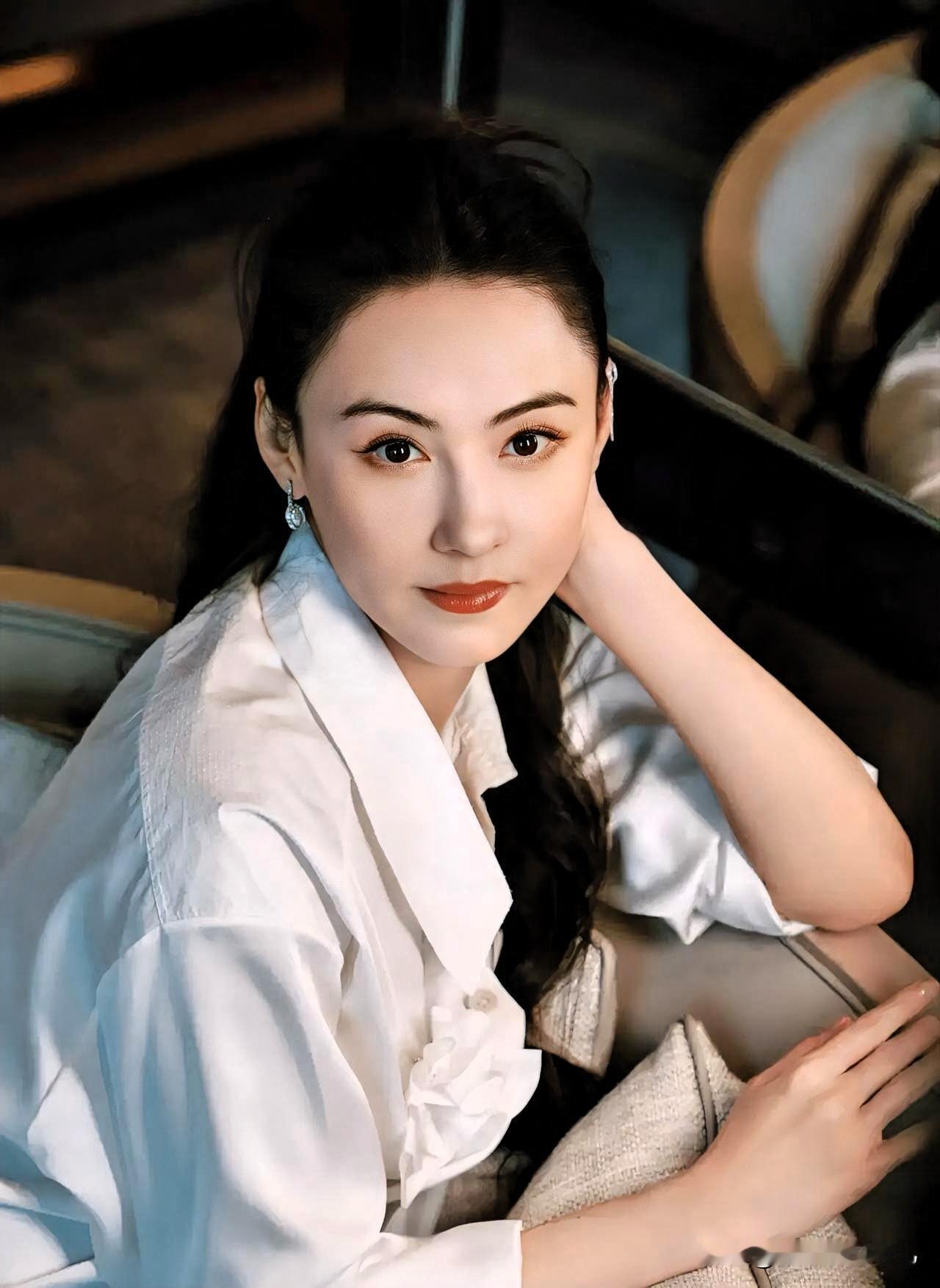 我有预感

张柏芝在《一路繁花》的表现可圈可点，尤其是内蒙古拍摄时的寒冷天气里，